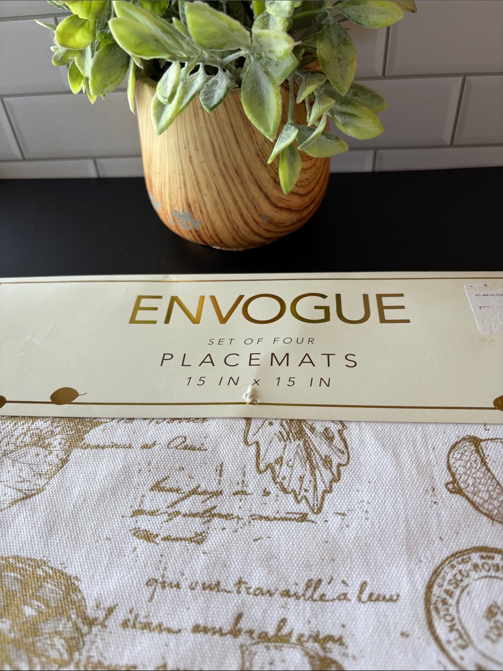 Envogue Cream and Gold Script Placemat Set